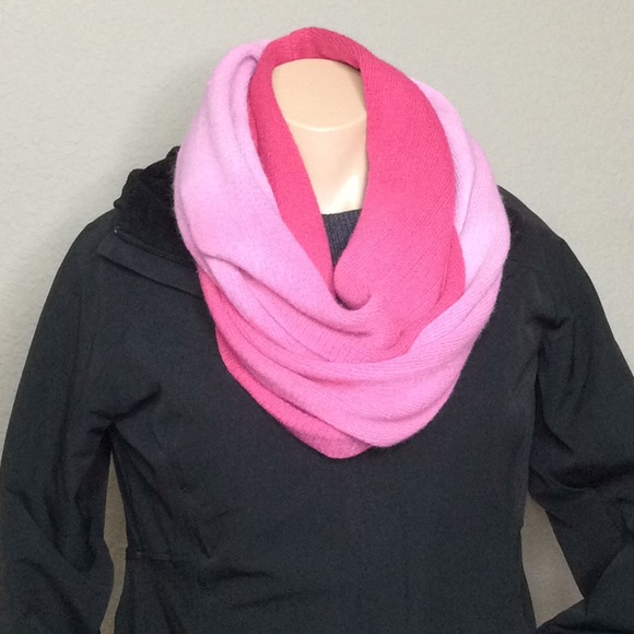 Infinity Long Circle Loop Ombré Pink Scarf - Picture 2 of 4